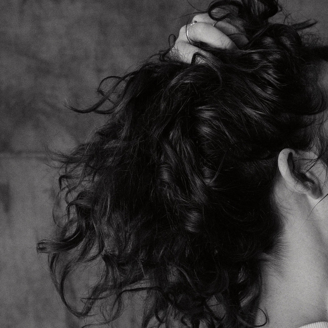 The No Poo Method: Redefining Haircare through Herbal Wisdom - SubLuna